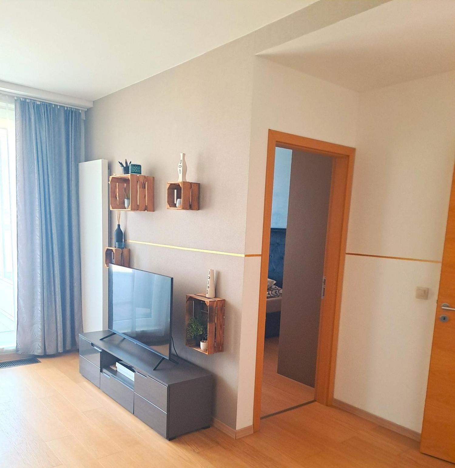 Stylish Getaway In Prime Bratislava Location - By The Danube And Old Town Apartamento Exterior foto